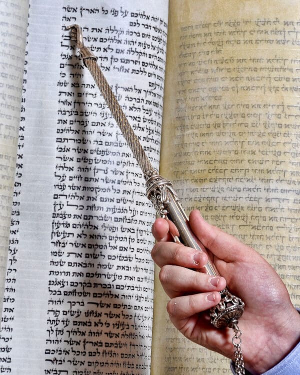 Joey G Photography, Joeygphoto ,photo art, Hand that is holding the hand that reads the Torah 1441